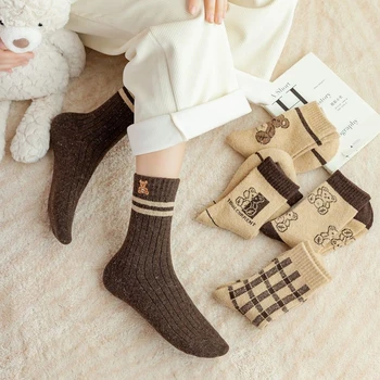  Ženske čarape 2021 Jesen zima 1 par Vunenih čarapa za djevojčice Toplo debela Slatka Medvjedi s vezom Nova moda Casual japanski stil